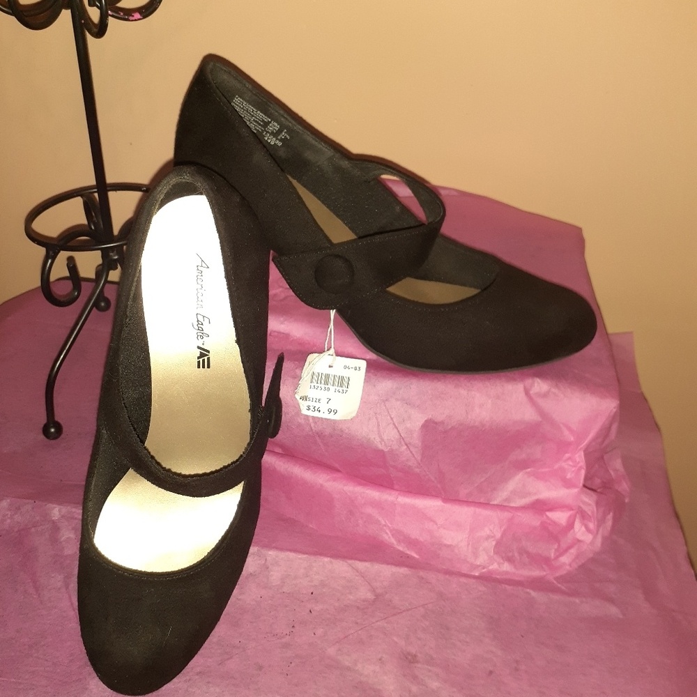 American Eagle Black medium heel shoes size 7